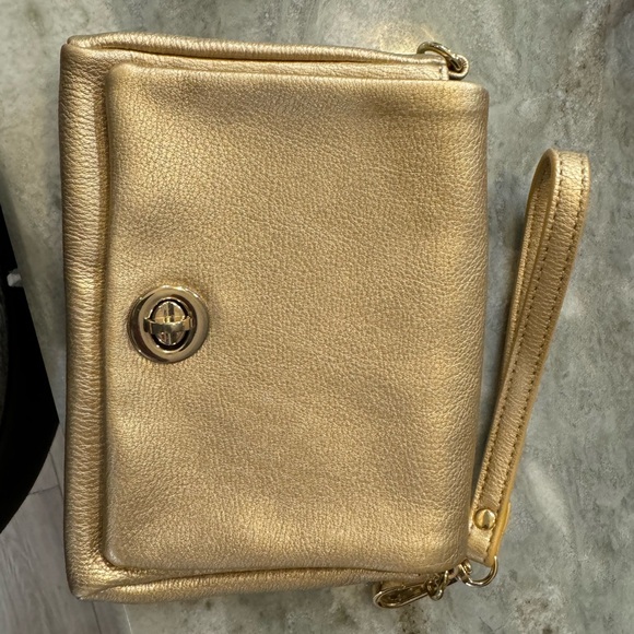 Gold wristlet - Picture 1 of 3